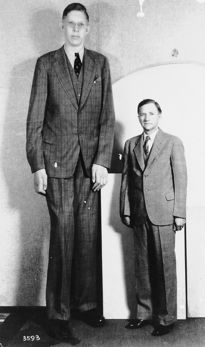 Robert Pershing Wadlow, (1918, Alton, Illinois (USA)— | Open-i